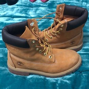 Gently worn women’s Timberland boots, size 6.5!